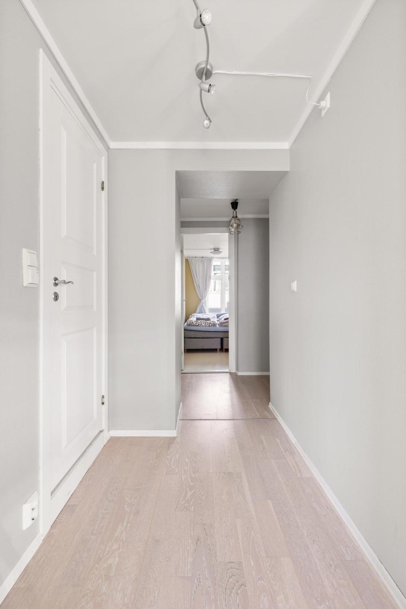 Beautiful Space With Balcony Apartment *